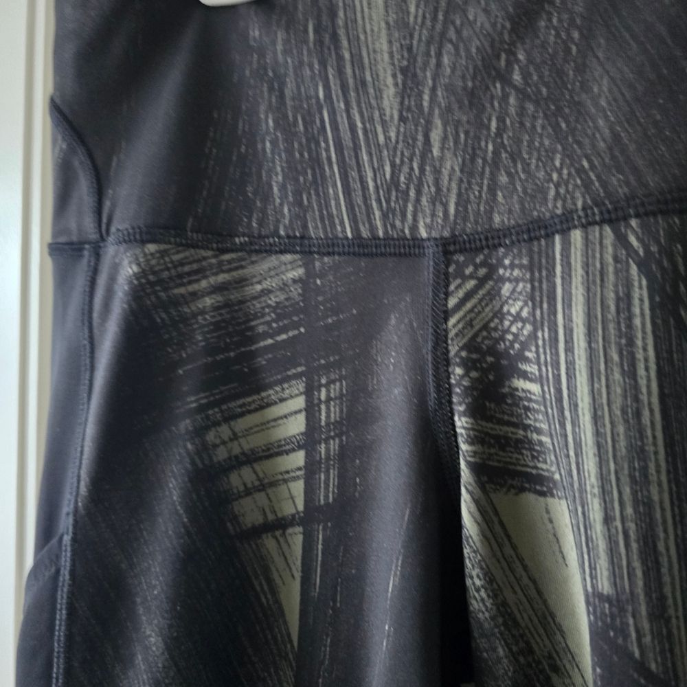 Lululemon Fresh Mesh Run Crop Leggings Sz4 Wind Chill Fatigue Green Blck Pockets - Picture 12 of 16